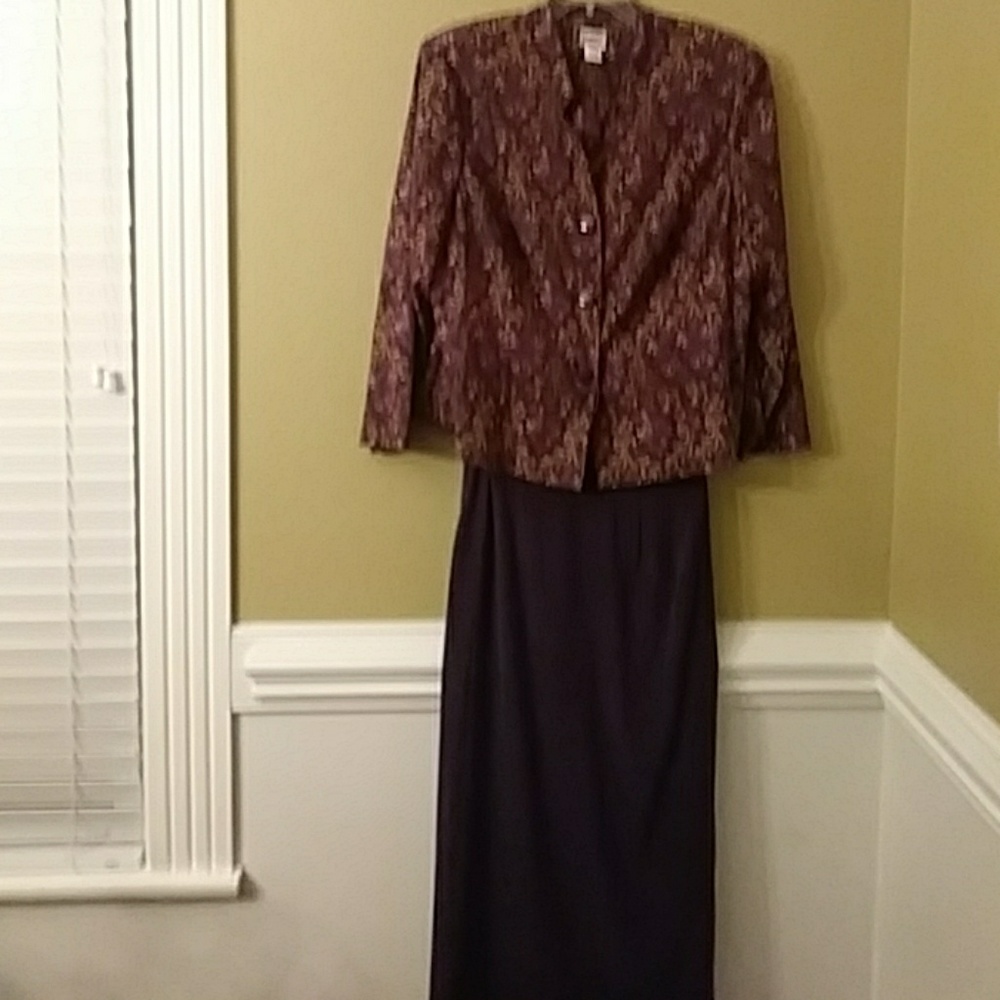 Dorbie Dressy blazer and skirt to match